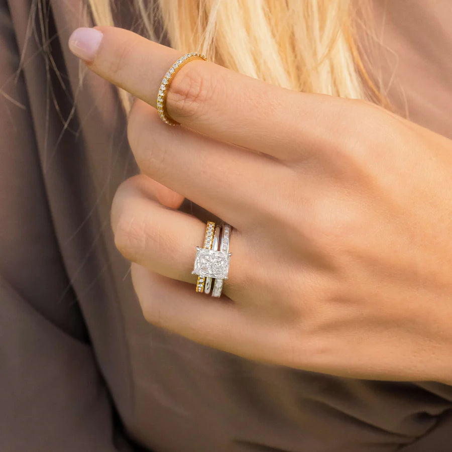 stunning-engagement-rings-camille-silver_2dc52eb5-d1e1-4a46-8524-680cca1455c0