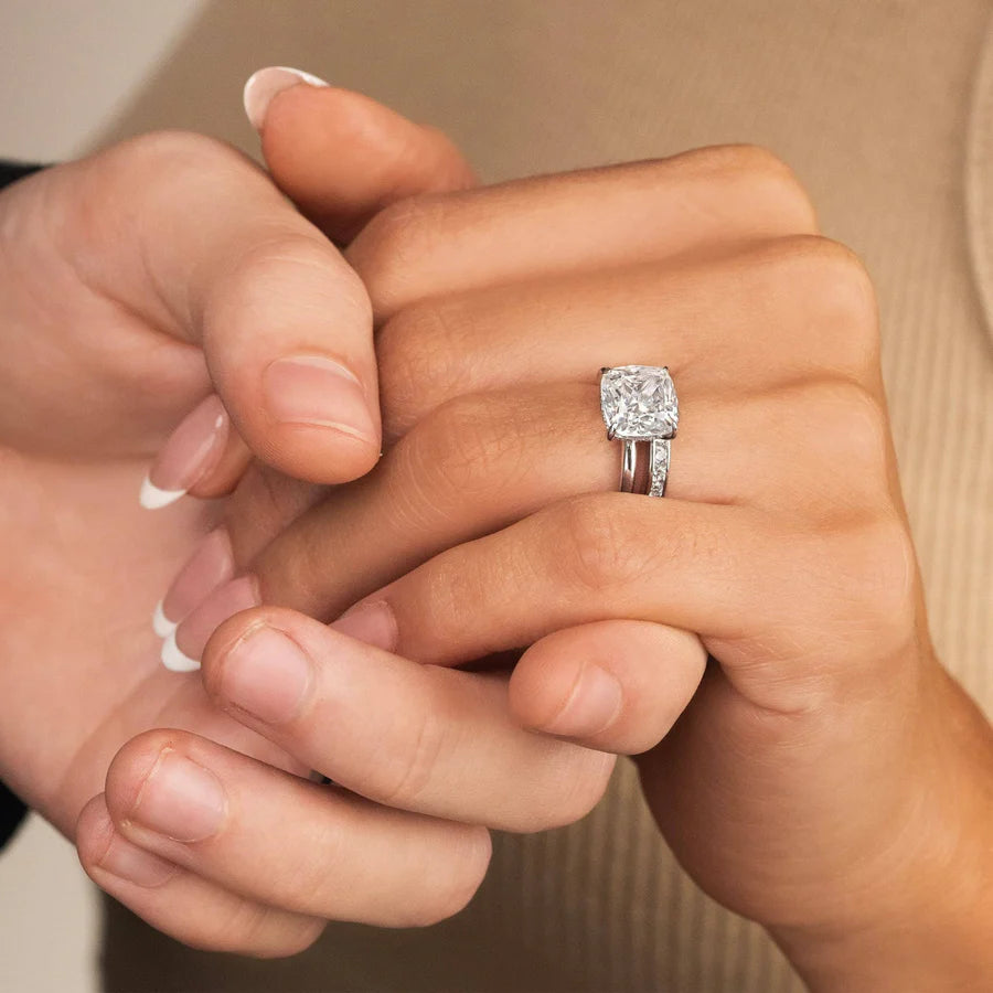 silver-beautiful-engagement-ring-claire_0e8b1434-aa0e-4329-b1de-23e34a5bf3dd
